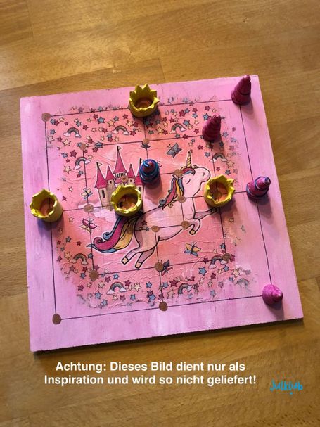 Julkube Small als TicTacToe mit Einhorn-Hintergrund